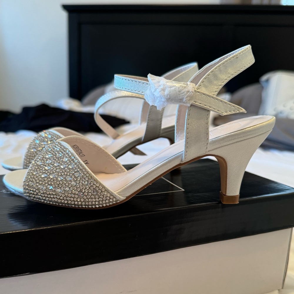 Never worn David’s Bridal girls heels size 1